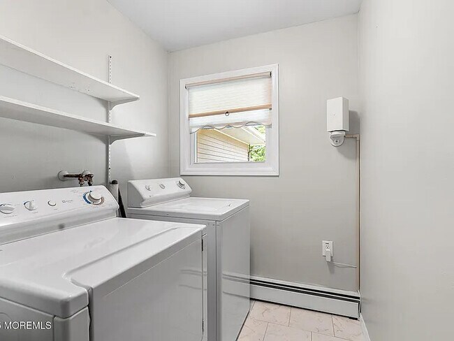 Foto del edificio - 43 Freeport Ct