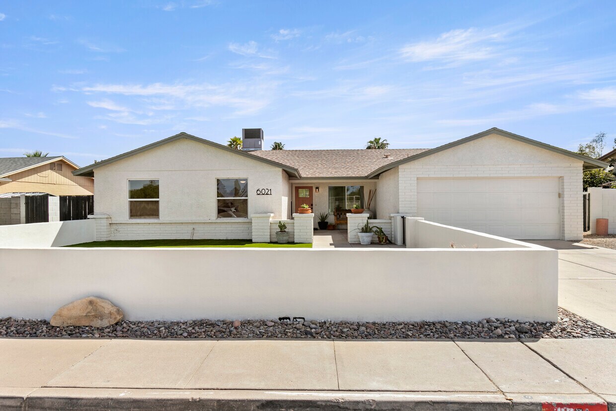 Foto principal - 6021 E Acoma Dr