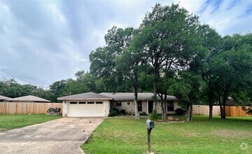 Building Photo - 1012 Mockingbird Dr