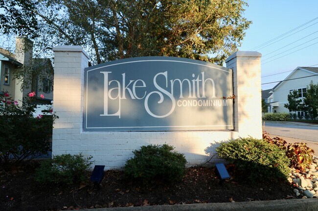 Building Photo - Beautiful 2 Story 2 bedroom 2.5 bath Condo...