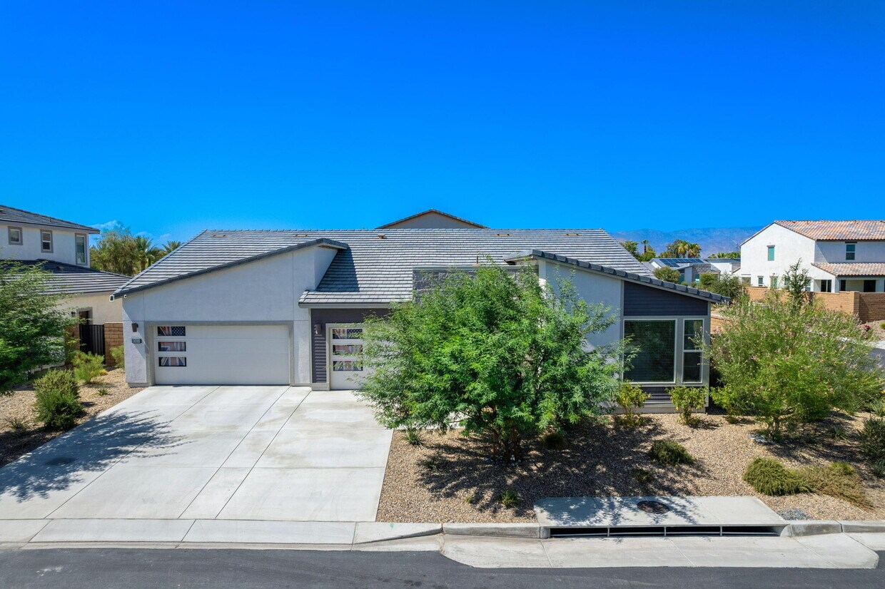 Primary Photo - 82650 Sagrada Ct