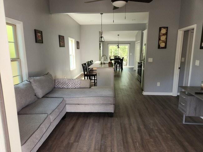 Foto del edificio - 1109 Windsor St SW