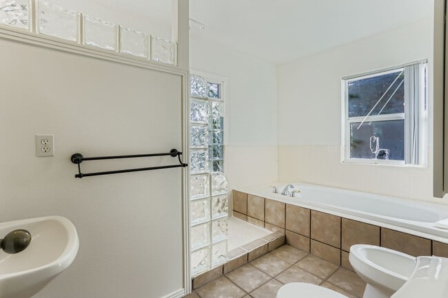 Building Photo - 6218 SW Garden Home Rd