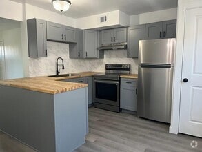 Building Photo - 1701 Johanna Dr