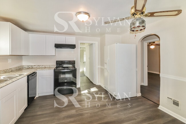 Building Photo - Charming 3BR 2BA Home