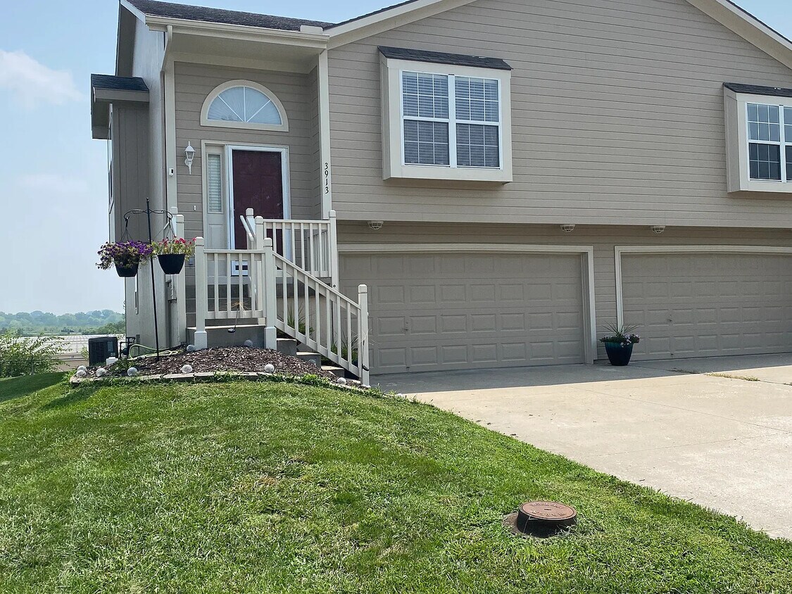 Foto principal - 3913 SW Chartwell Ct