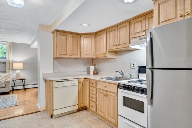 Building Photo - Large 1 Bed - Storage Unit - Laundry in Bu...