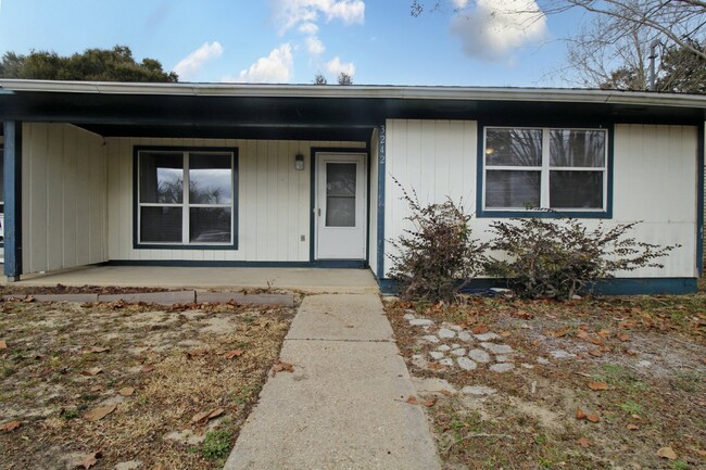 Building Photo - Modern Gulf Breeze Duplex: 3 Bed, 2 Bath, ...