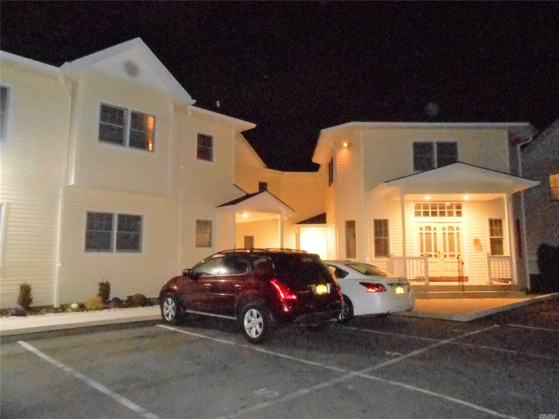 Primary Photo - 93 Hempstead Ave
