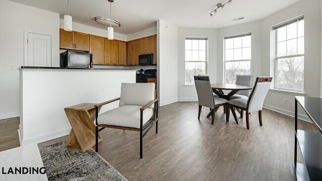 Foto del edificio - 909 Mansion Dr