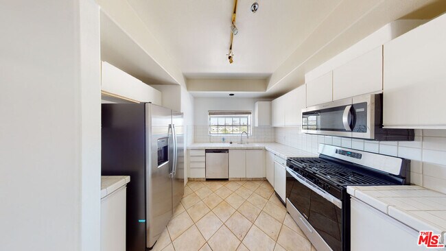 Building Photo - 10925 Blix St