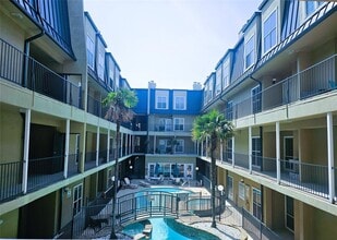 Building Photo - 921 Marine Dr