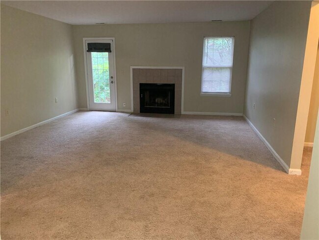 Building Photo - 4526 Woodland Dr
