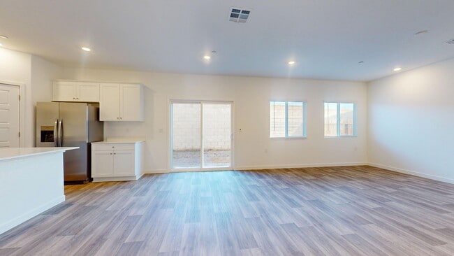 Foto del edificio - 4469 Buckingham Ave