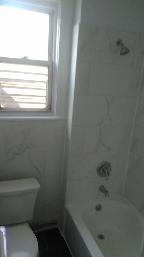 Building Photo - 137 Willow St