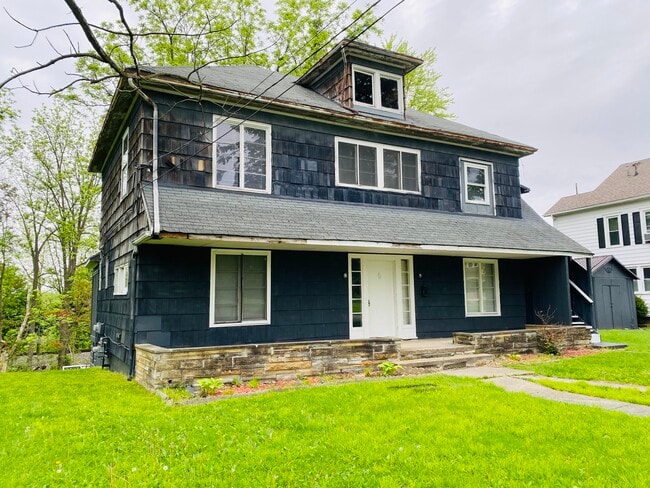 Building Photo - 222 Oakwood St