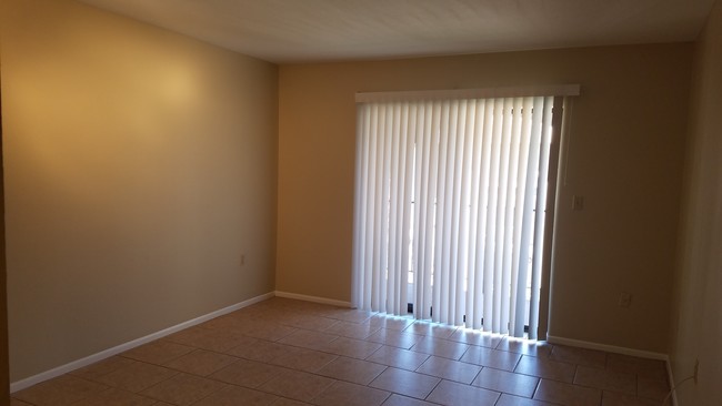Living room with balcony overlooking fountain. - 3033 E Devonshire Ave
