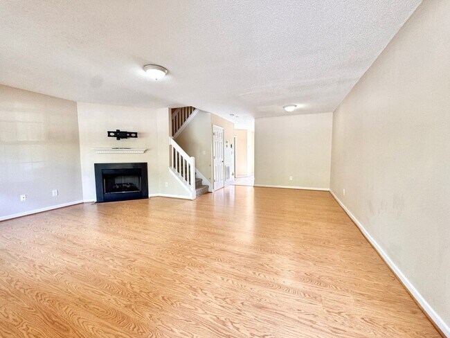 Foto del edificio - 4437 Carly's Way