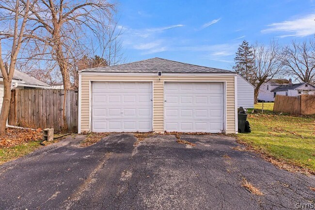 Building Photo - 204 Breman Ave