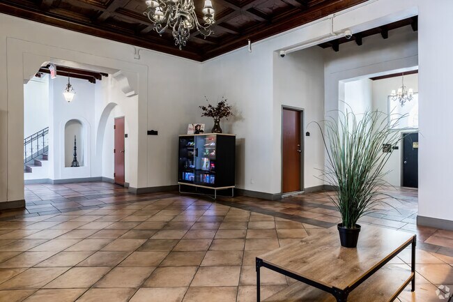 Interior Photo - 6500 Yucca Street