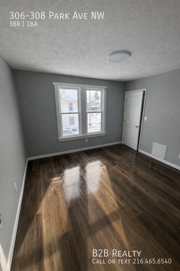 Building Photo - 306-308 Park Ave NW-