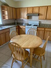 Building Photo - 129 Sayre St