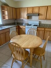 Building Photo - 129 Sayre St