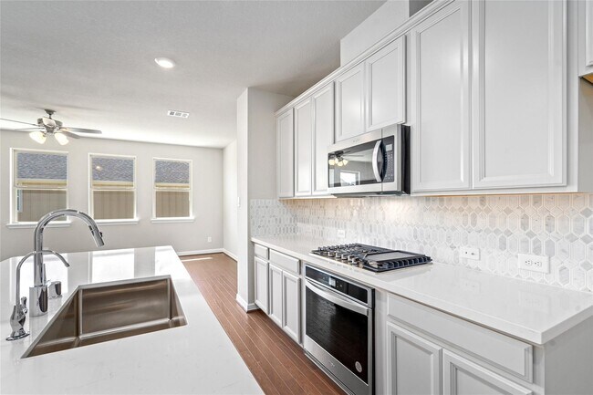 Building Photo - 9521 Towne Lake Pkwy