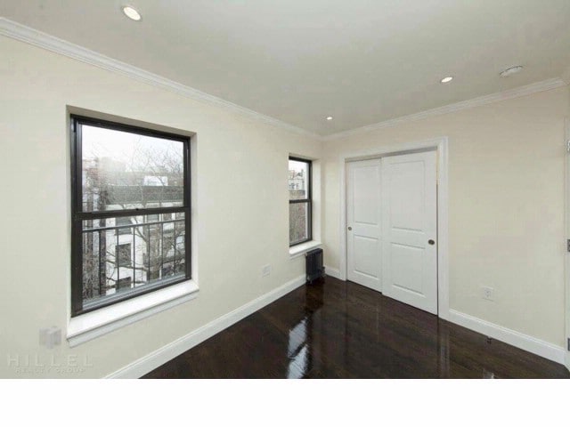 Foto principal - 44 E 9th St