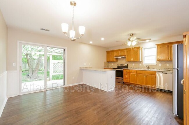 Foto del edificio - 422 Rachael Cir