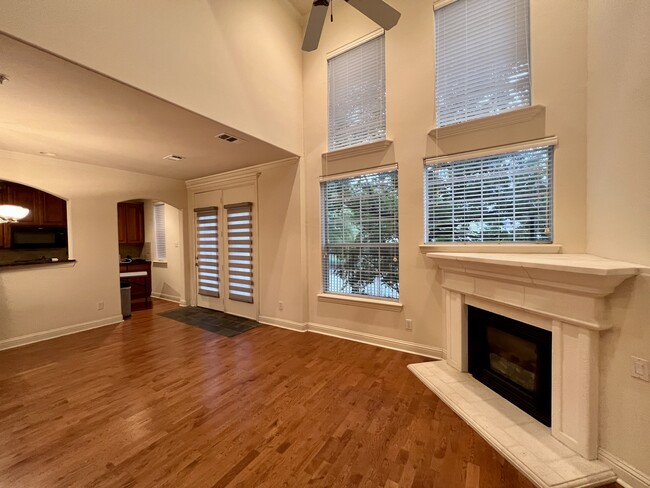 Building Photo - 2520 Champagne Dr