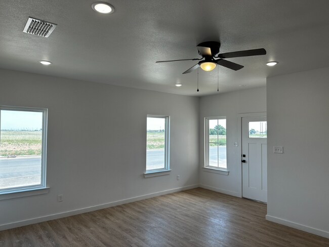 Foto del edificio - 5815 Urbana Ave