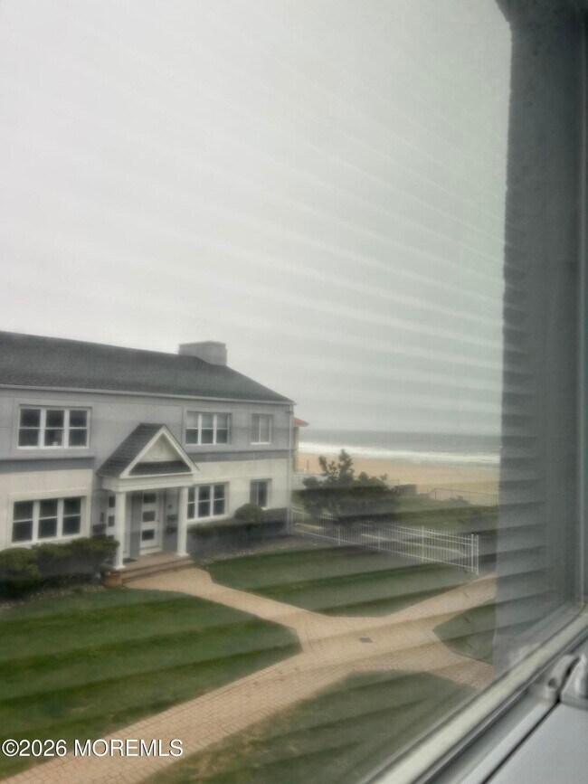 Foto del edificio - 661 Ocean Ave N