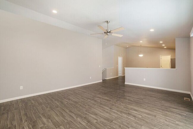 Building Photo - 3155 Alder Dr SW