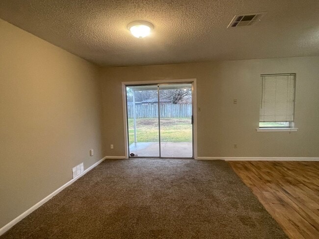 Foto del edificio - Don’t Miss Out! Move in Ready!