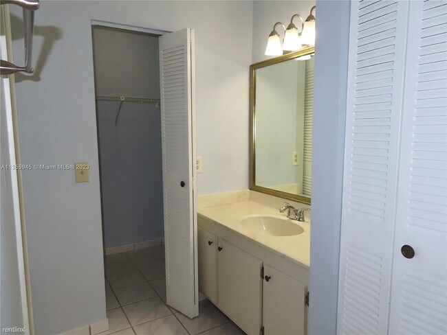 Building Photo - 2 br, 2 bath House - 8811 SW 132nd Pl Apt ...