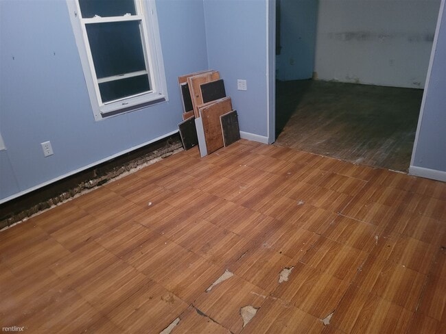 Building Photo - 3 br, 1 bath House - 25 Clinton Street