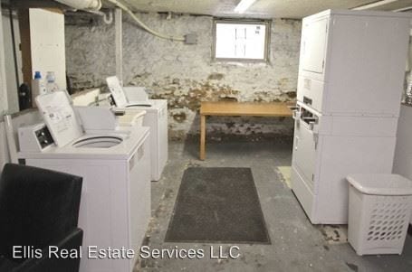 Building Photo - 708 W 48th St