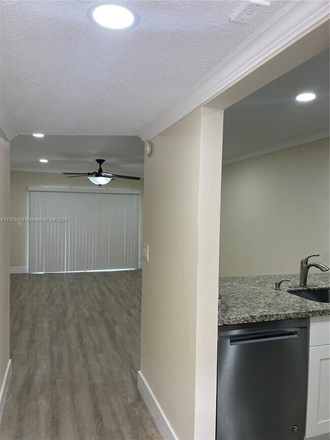Building Photo - 8443 Royal Palm Blvd