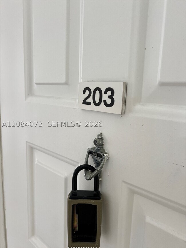 Foto del edificio - 2841 N Oakland Forest Dr