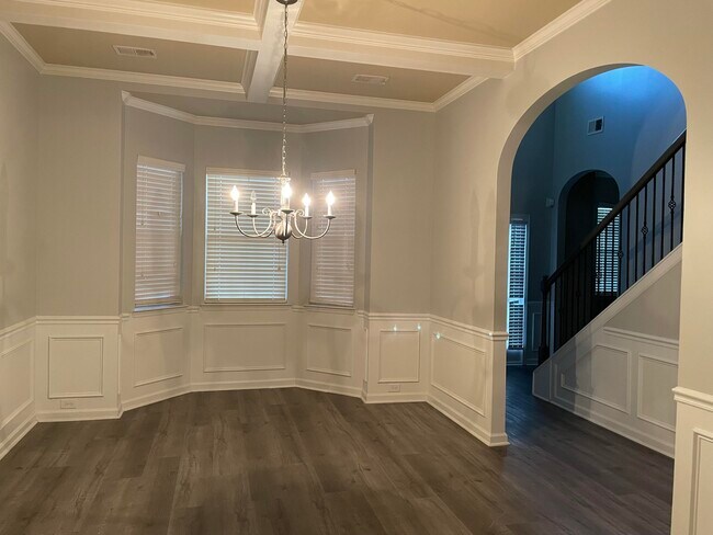 Building Photo - 527 Telegraph Dr