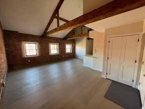 Building Photo - 4 Central St