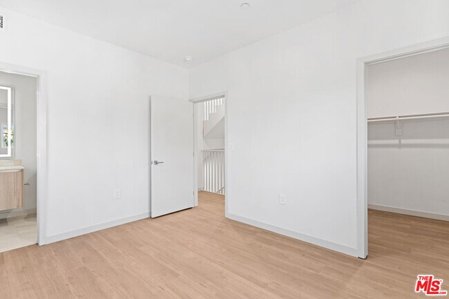 Foto del edificio - 2523 S Orange Dr