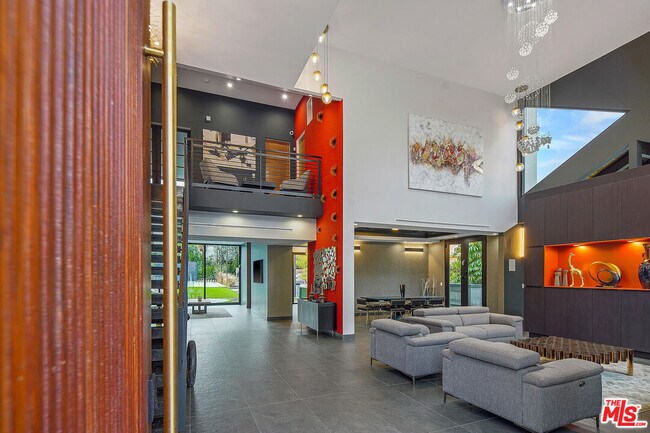 Foto del edificio - 5415 Amestoy Ave