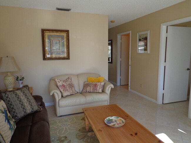 Building Photo - 1168 Amaryllis Ct