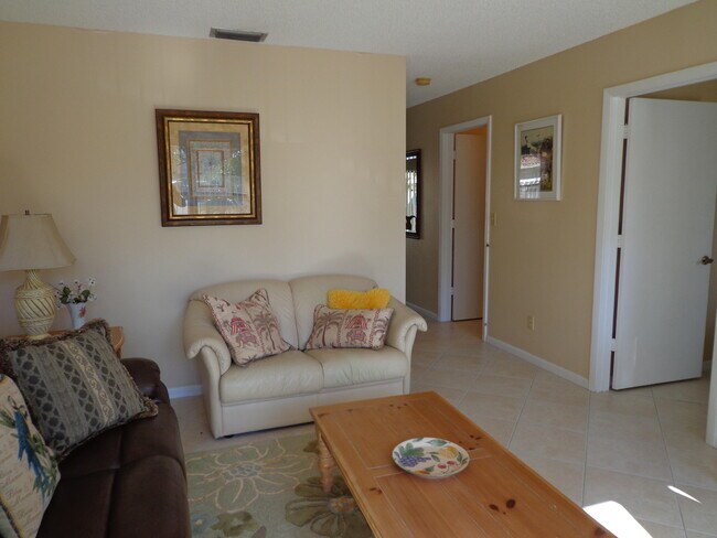 Foto del edificio - 1168 Amaryllis Ct