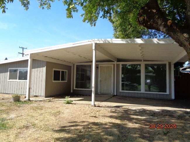 Building Photo - 710 Azalea Way