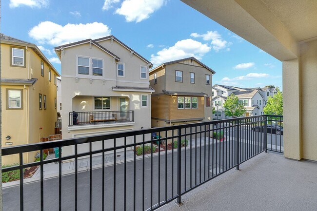 Foto del edificio - Modern, Bay View, 2 year old, 3 Bedroom, 3...