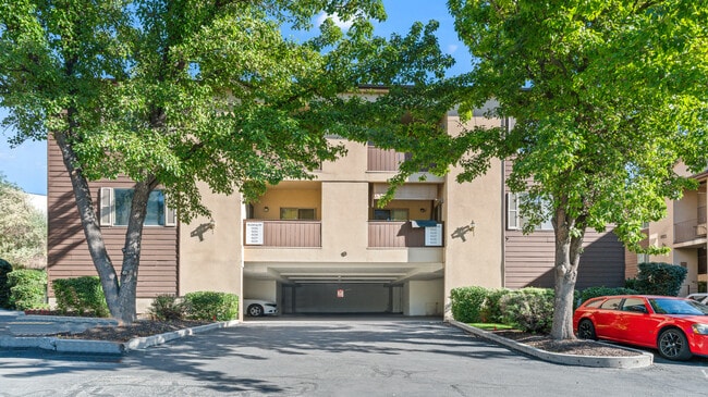 Building Photo - 9225 S Jefferson Cv