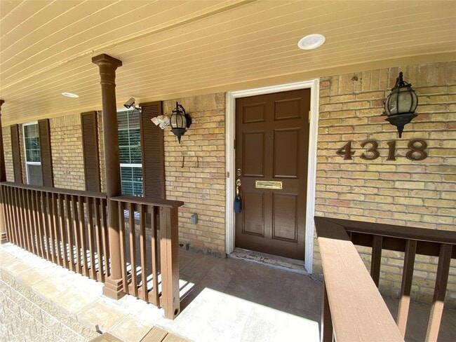Foto del edificio - 4318 Breakwood Dr